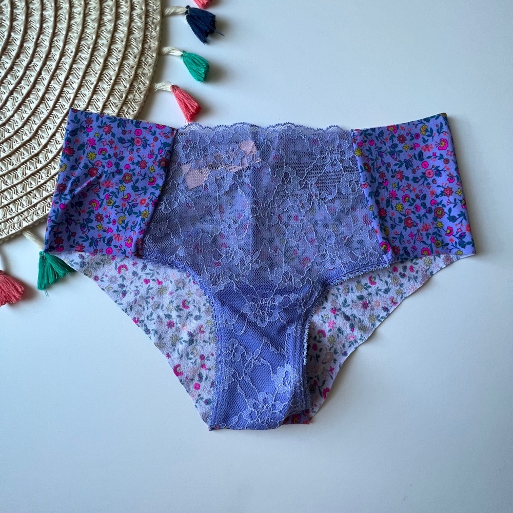 Victoria's Secret No Show Lace Cheeky Panty Purple Ditsy Floral M NEW